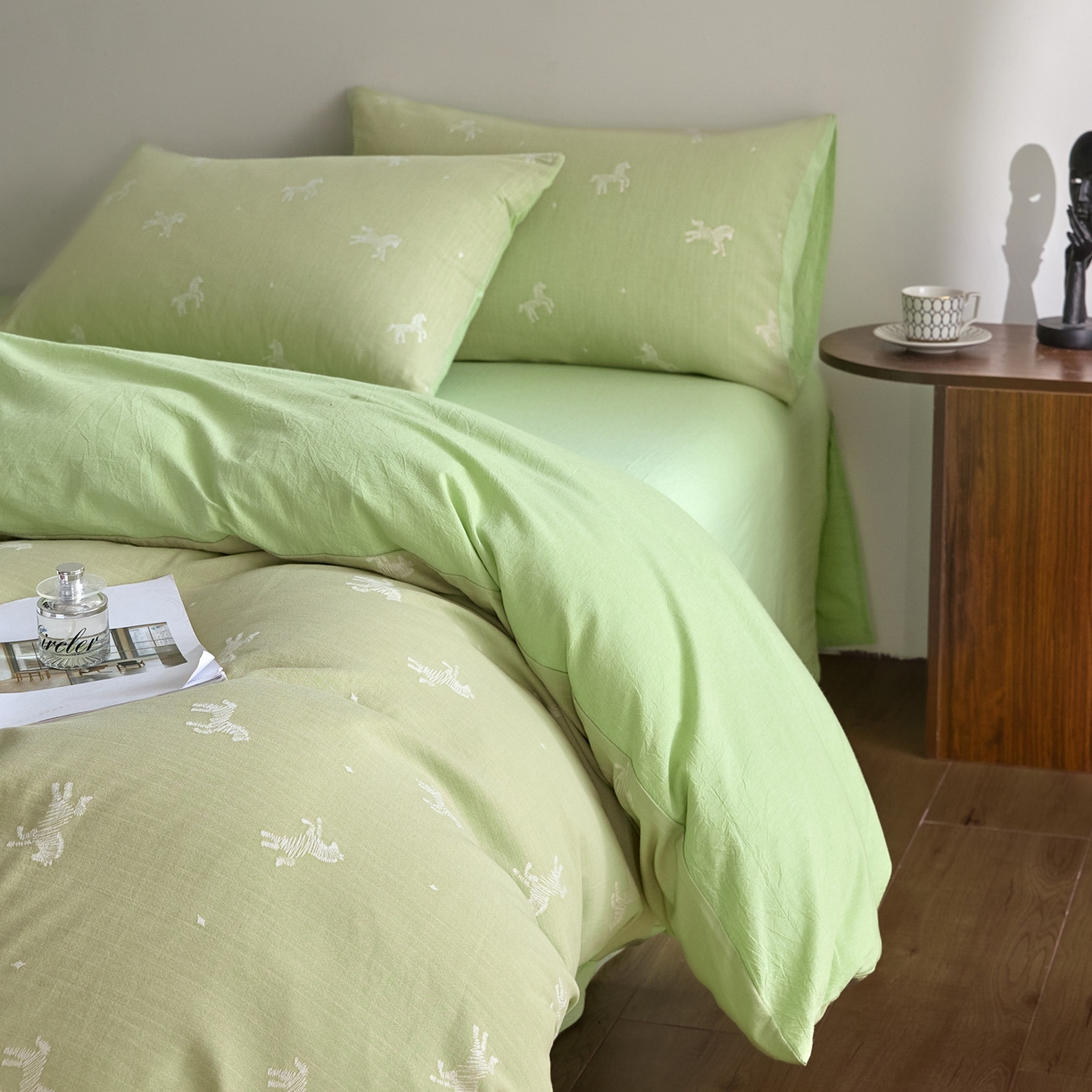 91家纺网 家纺一手货源 找家纺 如一 2026新款A类色织提花全棉双层纱水洗棉四件套 骏影绿