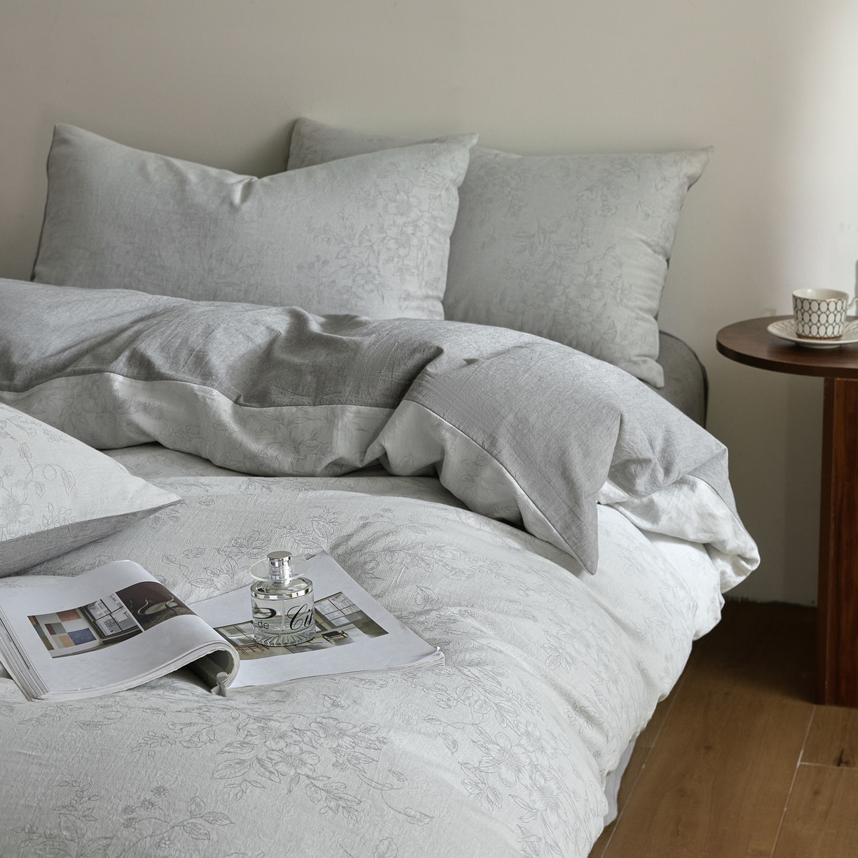 91家纺网 家纺一手货源 找家纺 如一 2026新款A类色织提花全棉双层纱水洗棉四件套 花忆灰