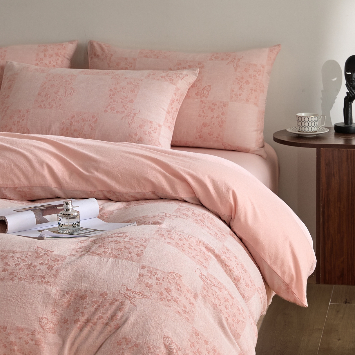 91家纺网 家纺一手货源 找家纺 如一 2026新款A类色织提花全棉双层纱水洗棉四件套 蝶漫粉