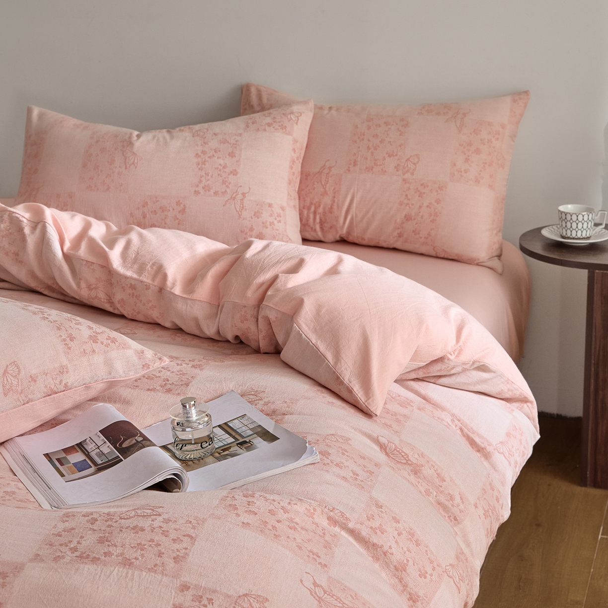 91家纺网 家纺一手货源 找家纺 如一 2026新款A类色织提花全棉双层纱水洗棉四件套 蝶漫粉