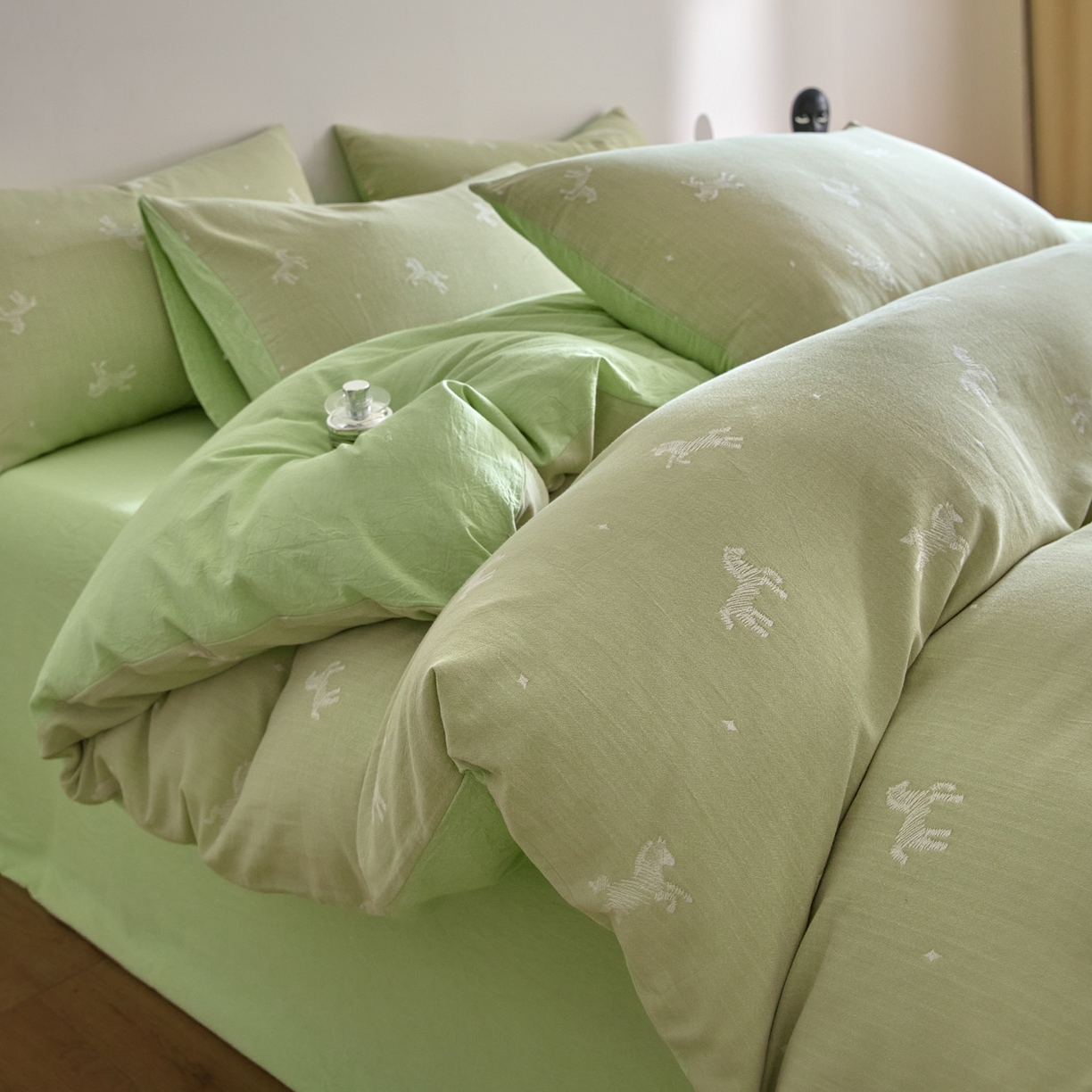 91家纺网 家纺一手货源 找家纺 如一 2026新款A类色织提花全棉双层纱水洗棉四件套 骏影绿