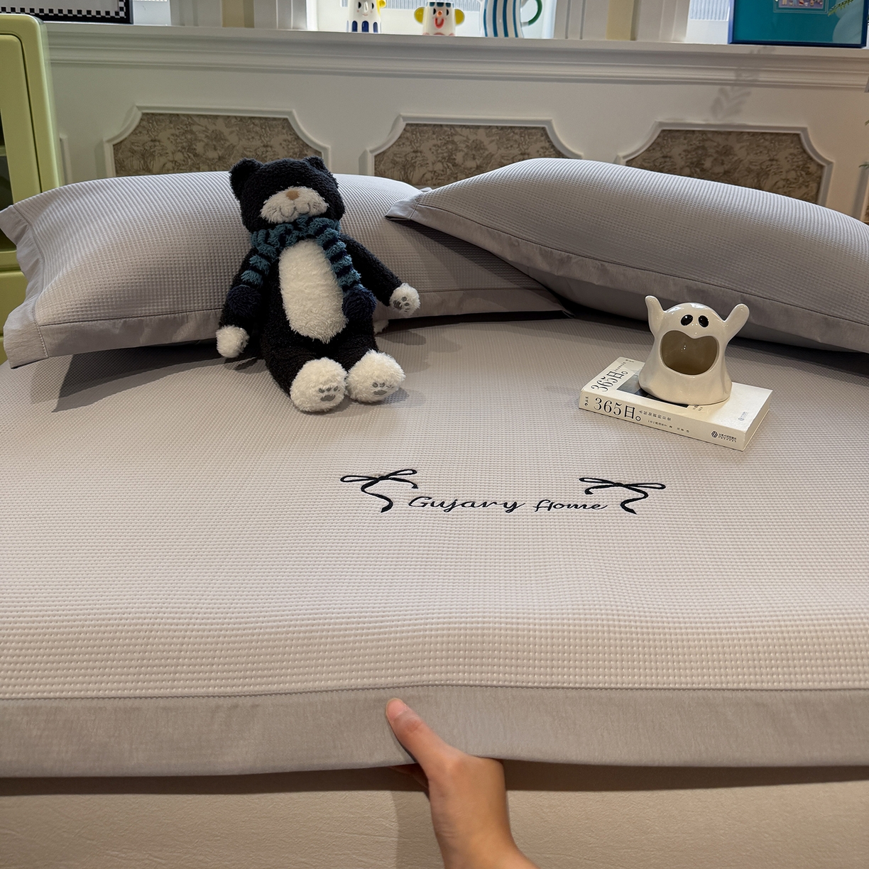 91家纺网 家纺一手货源 找家纺 GUJARY古家丽 2026新款A类刺绣凉豆豆凉席miumiu风绣蝴蝶结 云雾灰