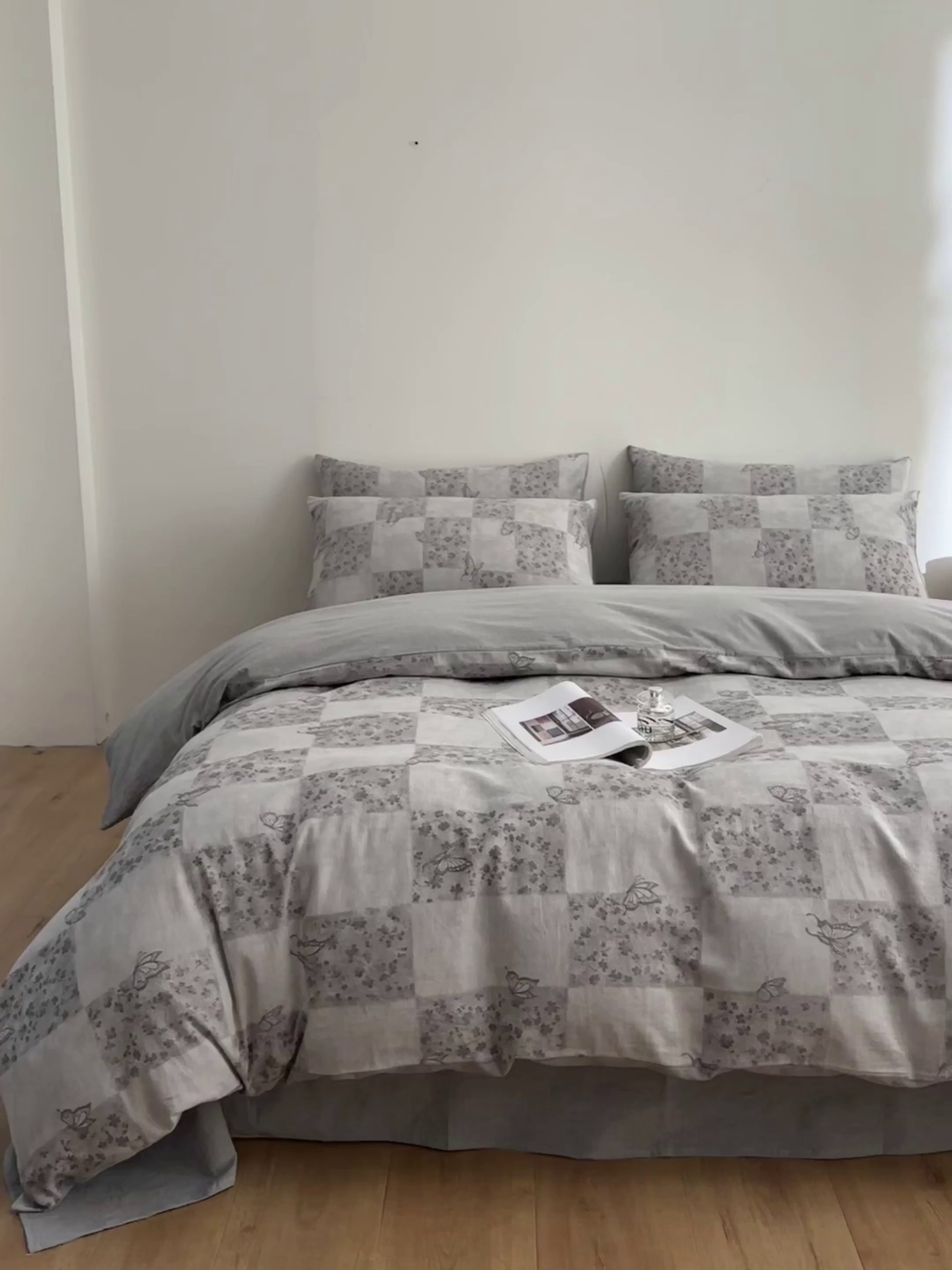 91家纺网 家纺一手货源 找家纺 如一 2026新款A类色织提花全棉双层纱水洗棉四件套 蝶漫灰