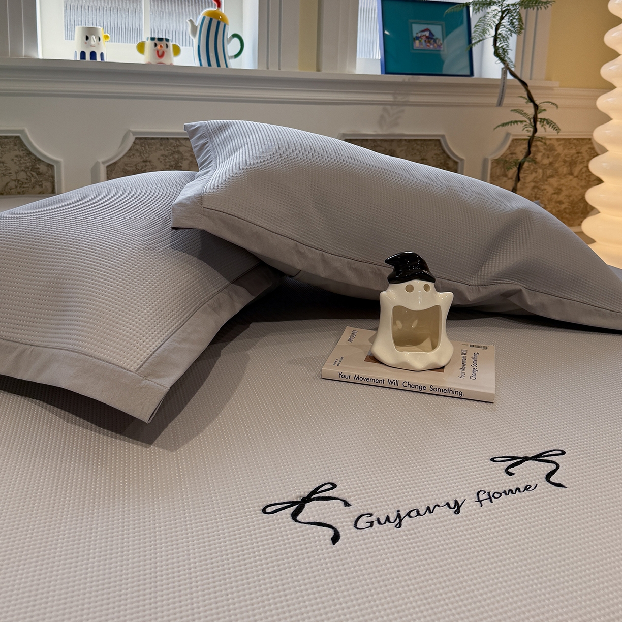 91家纺网 家纺一手货源 找家纺 GUJARY古家丽 2026新款A类刺绣凉豆豆凉席miumiu风绣蝴蝶结 云雾灰