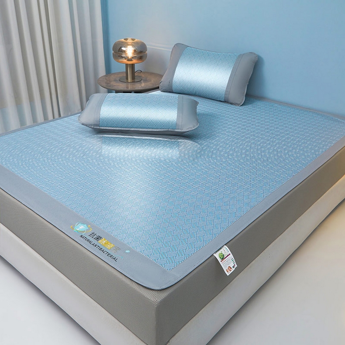 91家纺网 家纺一手货源 找家纺 航途席业 2026新款抗菌三明治冰凉席床席床笠-思绪 思绪 静谧蓝床笠款