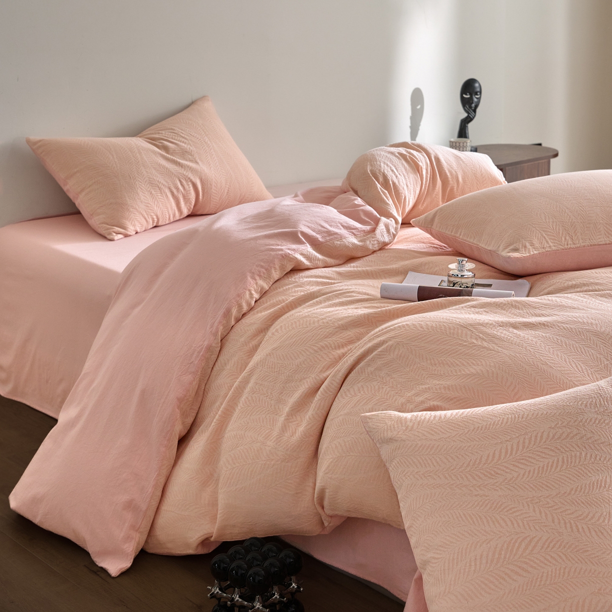 91家纺网 家纺一手货源 找家纺 如一 2026新款A类色织提花全棉双层纱水洗棉四件套 叶笙粉