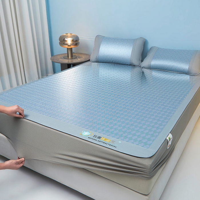 91家纺网 家纺一手货源 找家纺 航途席业 2026新款抗菌三明治冰凉席床席床笠-思绪 思绪 静谧蓝床笠款