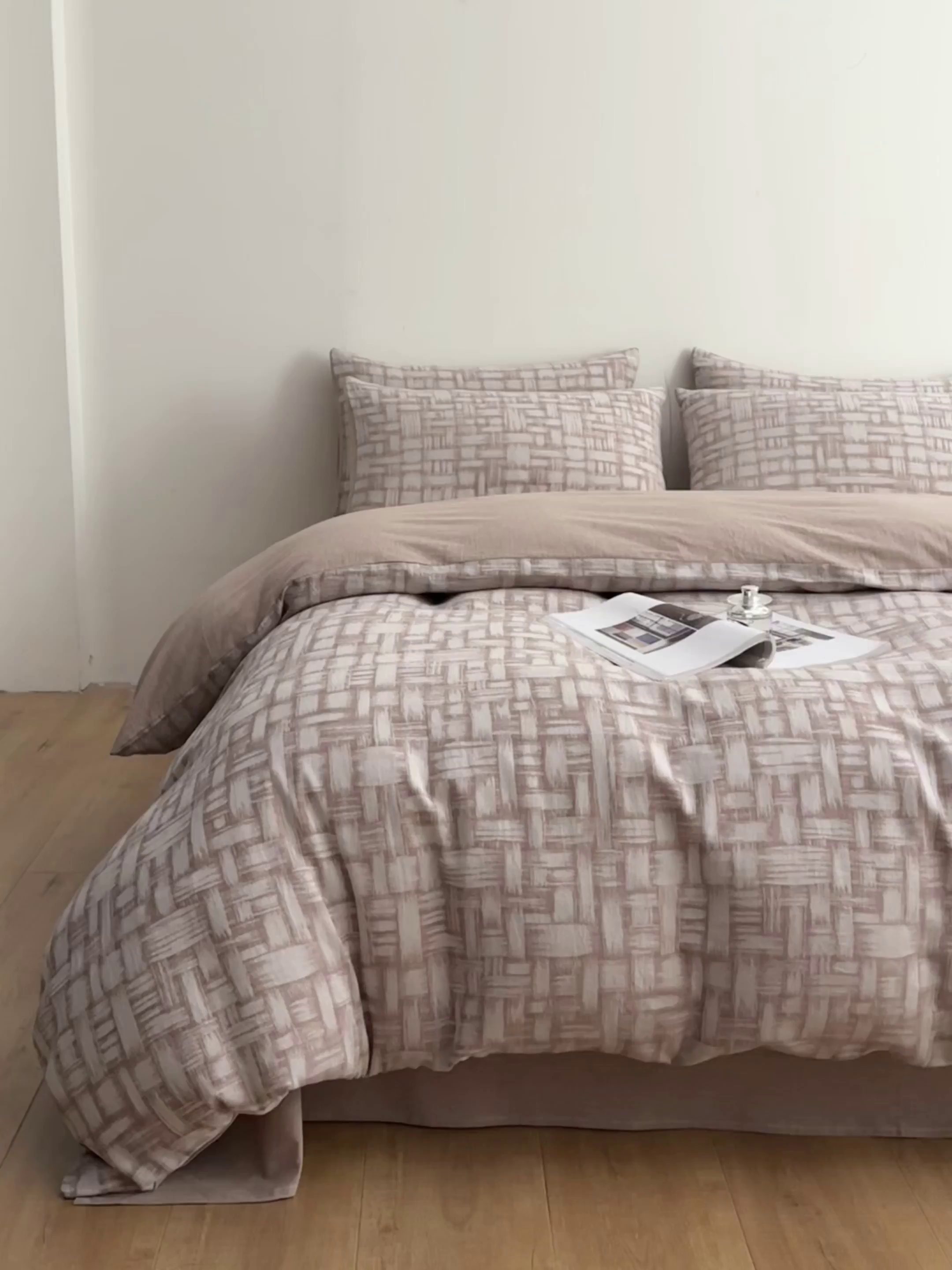 91家纺网 家纺一手货源 找家纺 如一 2026新款A类色织提花全棉双层纱水洗棉四件套 浮光咖