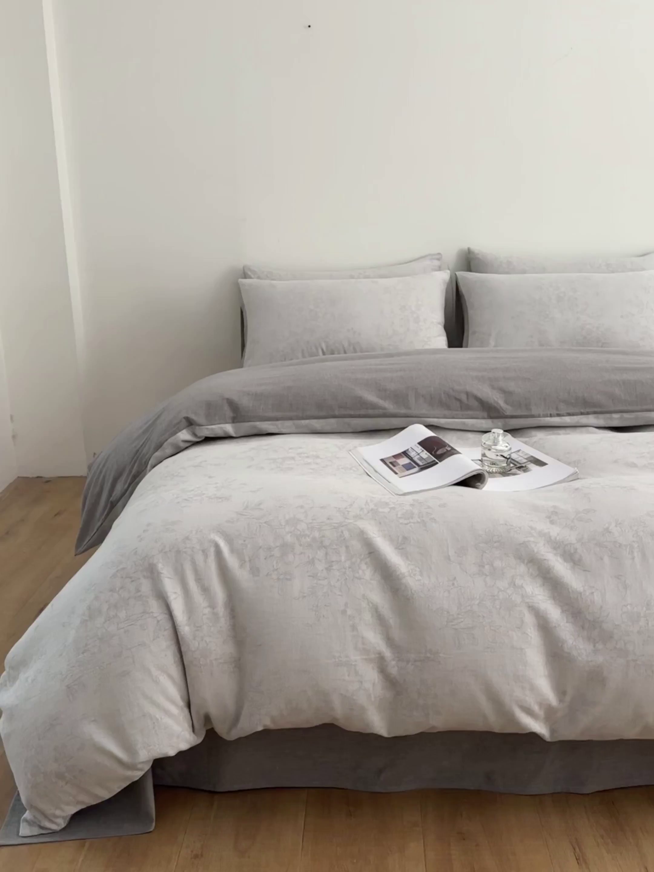 91家纺网 家纺一手货源 找家纺 如一 2026新款A类色织提花全棉双层纱水洗棉四件套 花忆灰