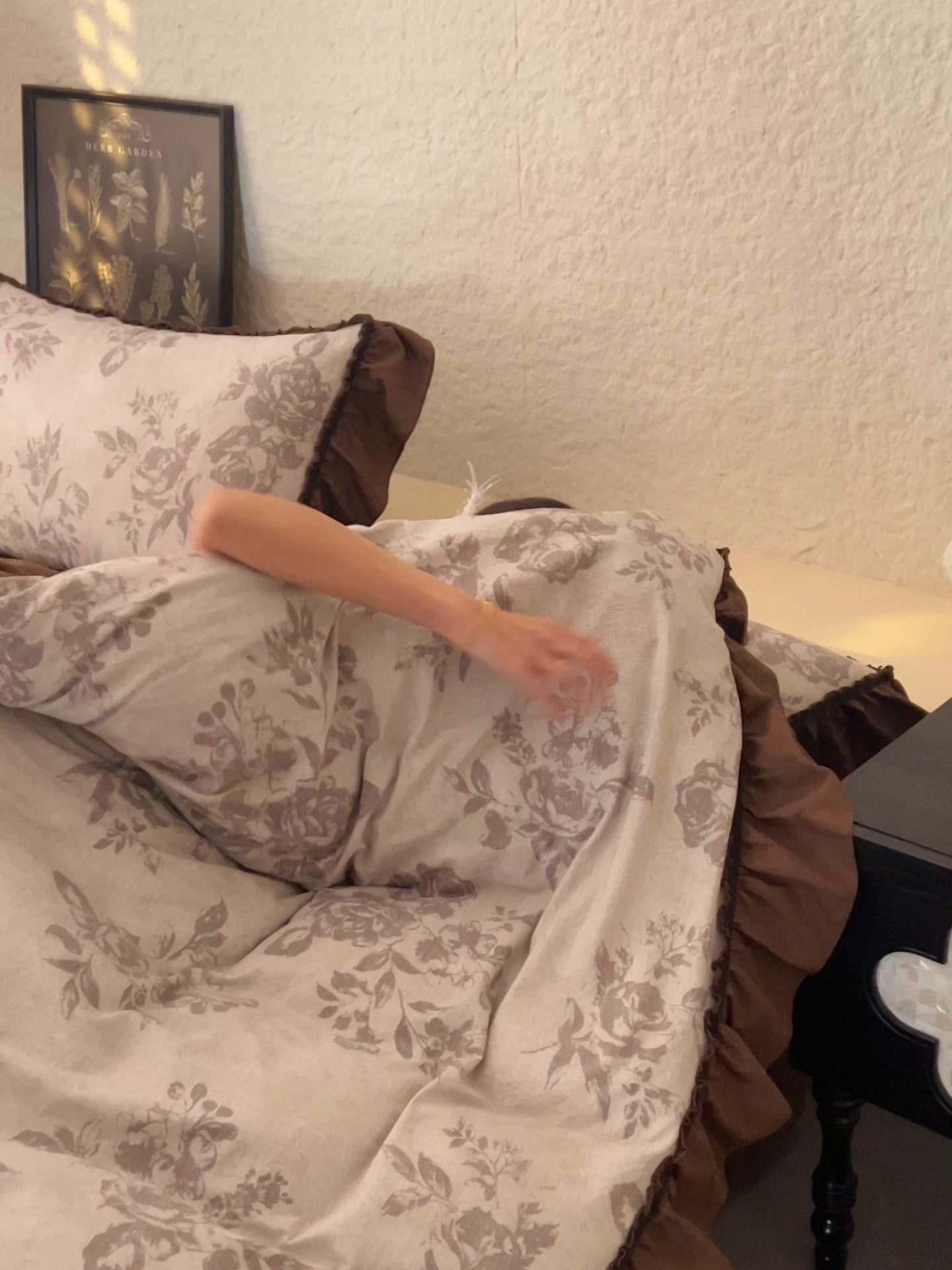 91家纺网 家纺一手货源 找家纺 晨曦家纺 2026春夏新款复古博主风A类亚麻皱皱纱花边四件套 花影旧时光