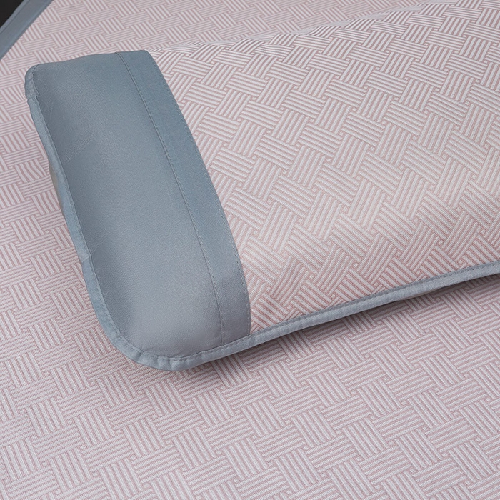 91家纺网 家纺一手货源 找家纺 航途席业 2026新款抗菌三明治冰凉席床席床笠-思绪 思绪 树莓粉床笠款