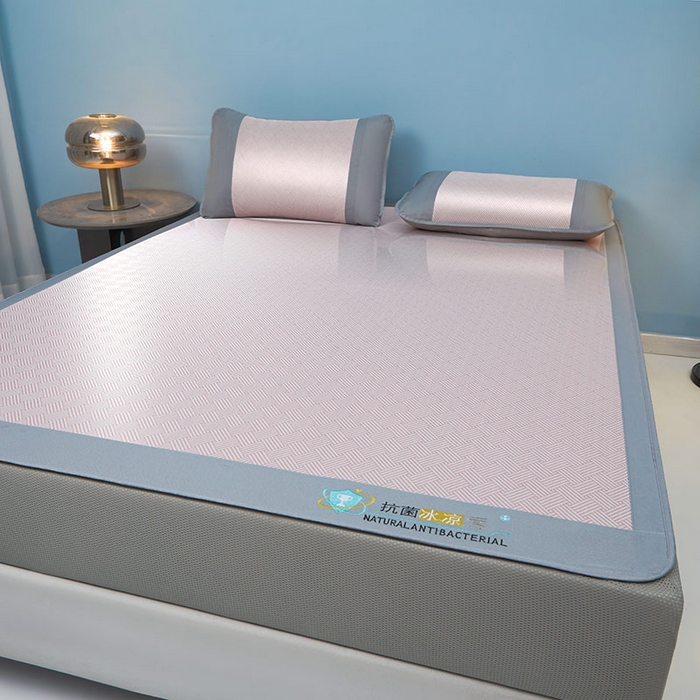 91家纺网 家纺一手货源 找家纺 航途席业 2026新款抗菌三明治冰凉席床席床笠-思绪 思绪 树莓粉床笠款