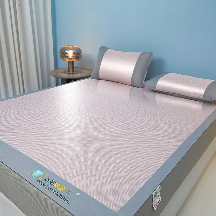 91家纺网 家纺一手货源 找家纺 航途席业 2026新款抗菌三明治冰凉席床席床笠-思绪 思绪 树莓粉床笠款