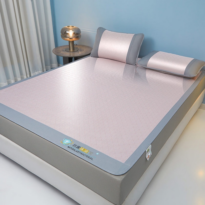 91家纺网 家纺一手货源 找家纺 航途席业 2026新款抗菌三明治冰凉席床席床笠-思绪 思绪 树莓粉床笠款