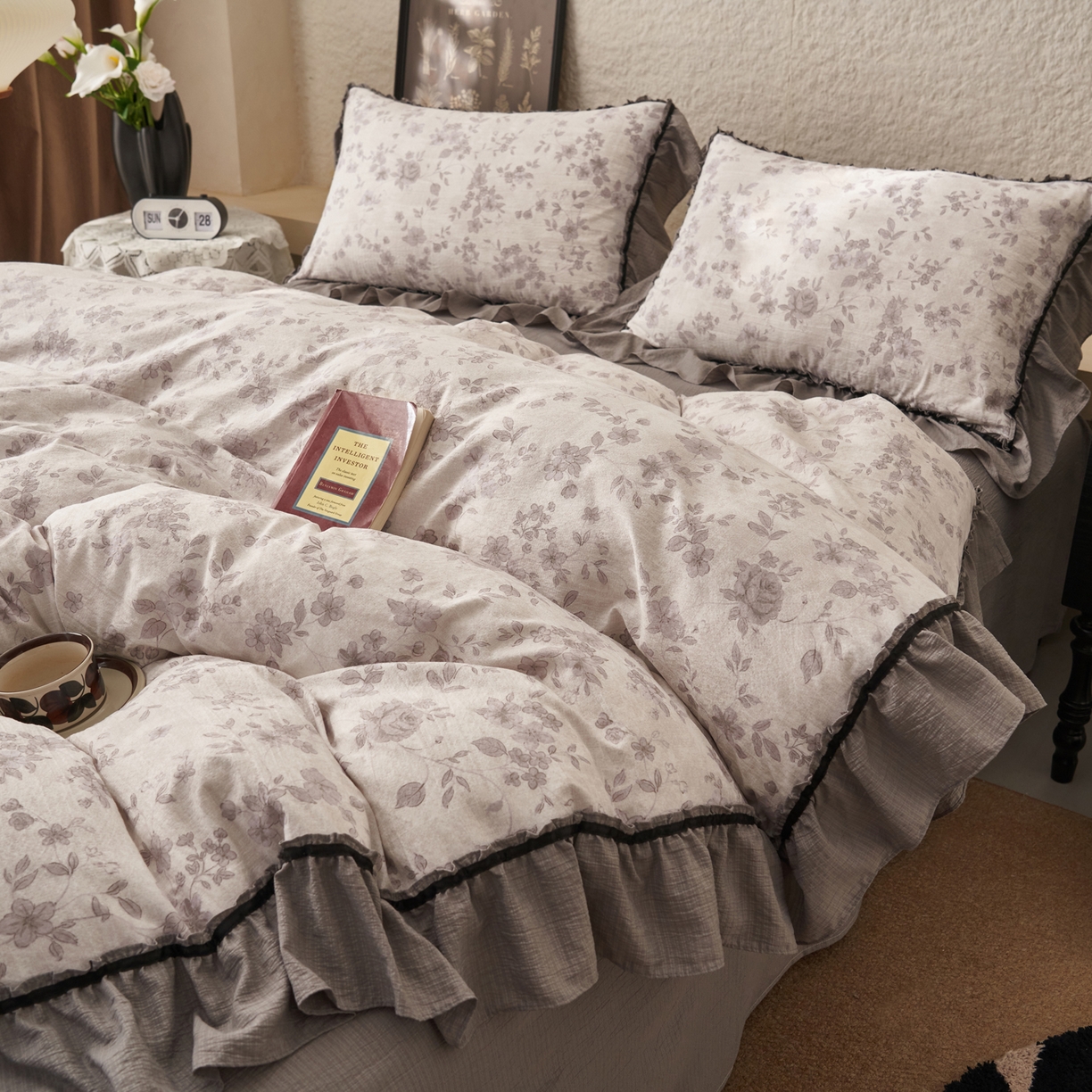 91家纺网 家纺一手货源 找家纺 晨曦家纺 2026春夏新款复古博主风A类亚麻皱皱纱花边四件套 灰织花影