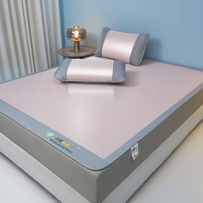 91家纺网 家纺一手货源 找家纺 航途席业 2026新款抗菌三明治冰凉席床席床笠-思绪 思绪 树莓粉床笠款