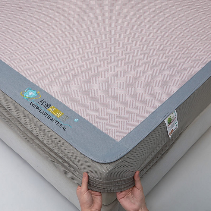 91家纺网 家纺一手货源 找家纺 航途席业 2026新款抗菌三明治冰凉席床席床笠-思绪 思绪 树莓粉床笠款