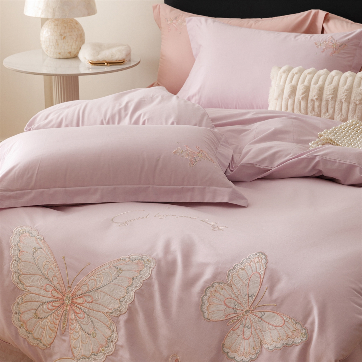 91家纺网 家纺一手货源 找家纺 优贝家纺 2026直播热款纯棉全棉100%刺绣四件套百分百 蝶梦-紫