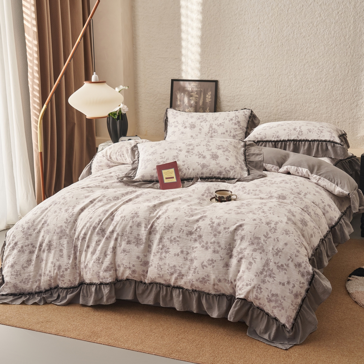 91家纺网 家纺一手货源 找家纺 晨曦家纺 2026春夏新款复古博主风A类亚麻皱皱纱花边四件套 灰织花影