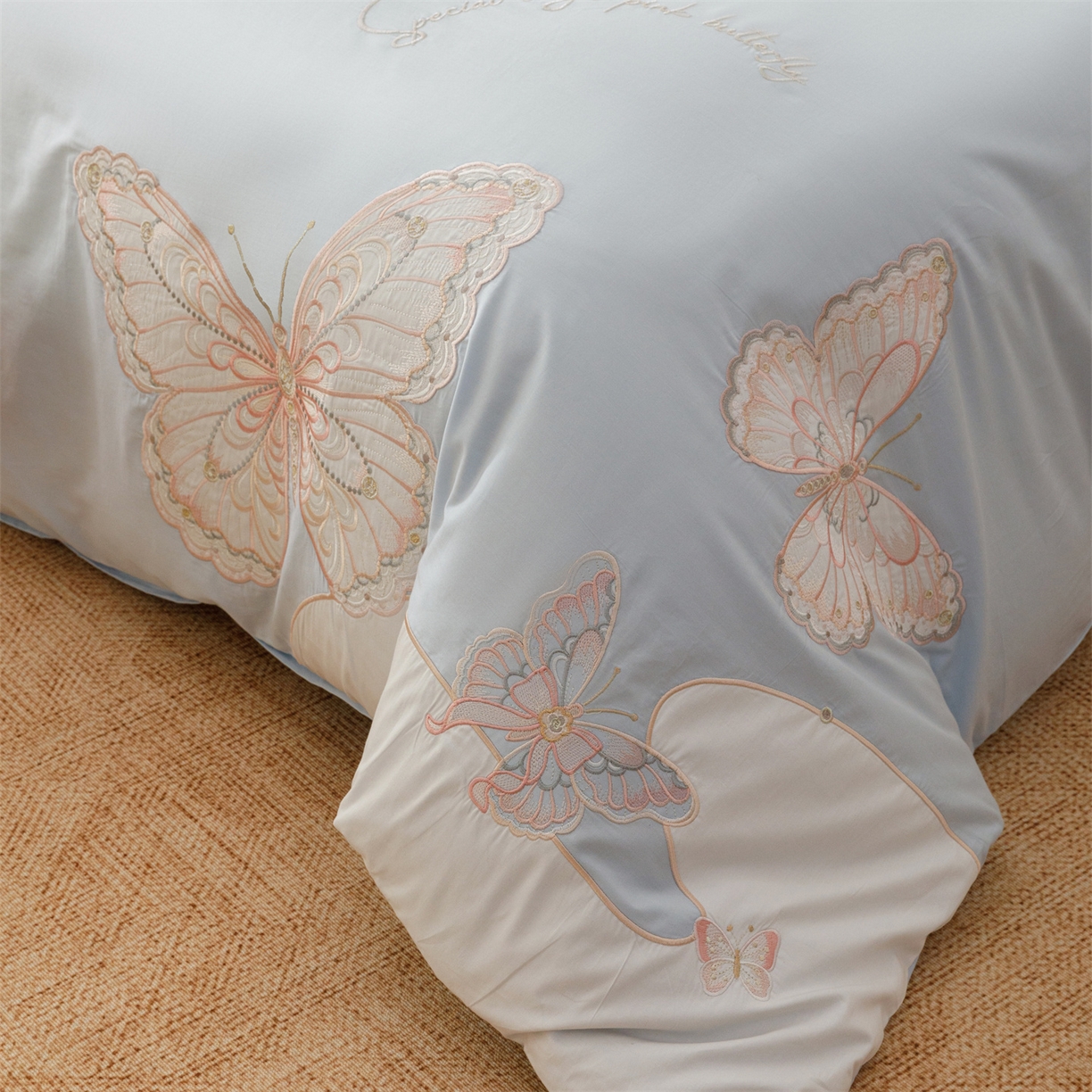 91家纺网 家纺一手货源 找家纺 优贝家纺 2026直播热款纯棉全棉100%刺绣四件套百分百 蝶梦-蓝