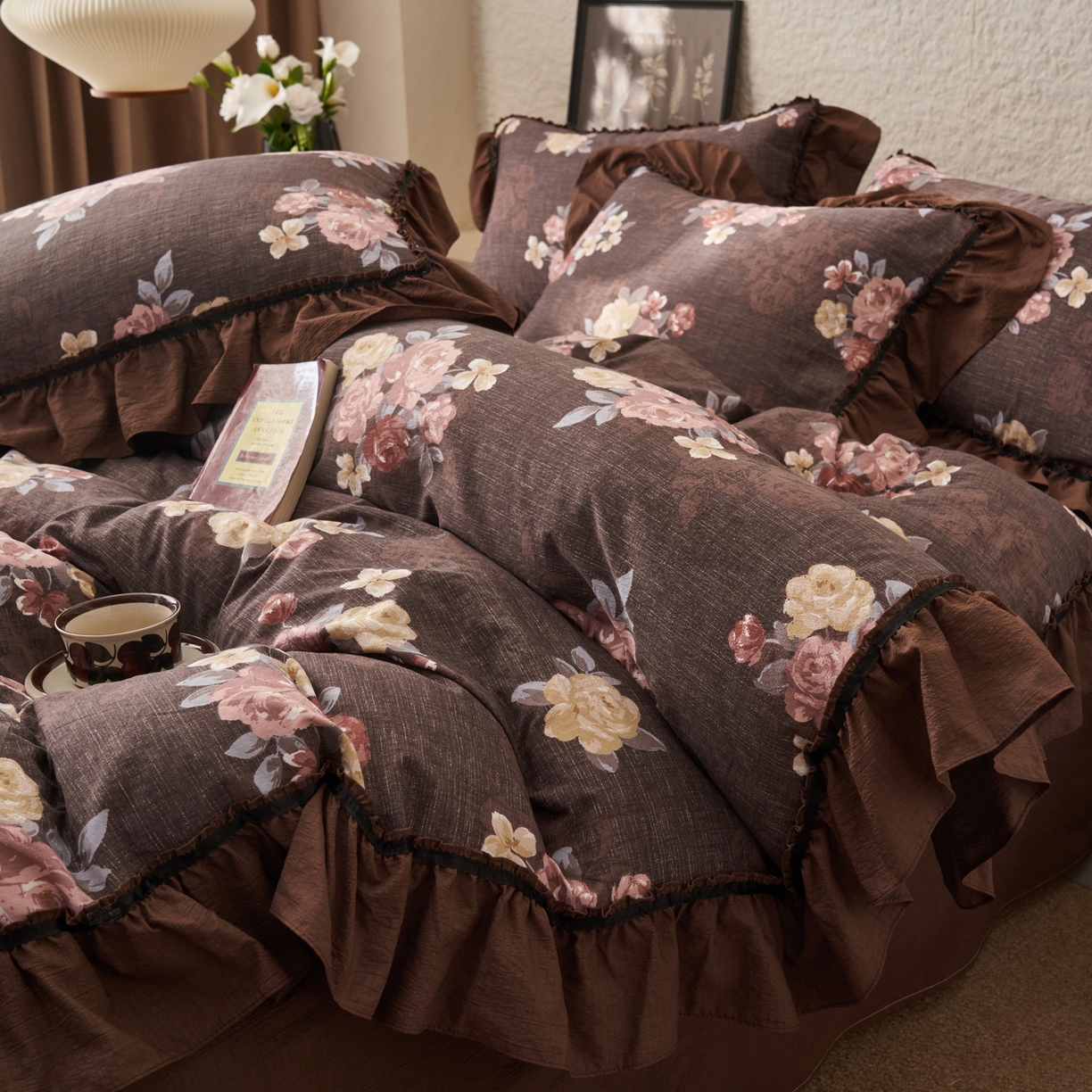 91家纺网 家纺一手货源 找家纺 晨曦家纺 2026春夏新款复古博主风A类亚麻皱皱纱花边四件套 焦糖玫瑰园