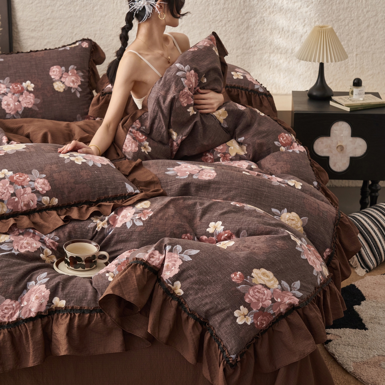 91家纺网 家纺一手货源 找家纺 晨曦家纺 2026春夏新款复古博主风A类亚麻皱皱纱花边四件套 焦糖玫瑰园