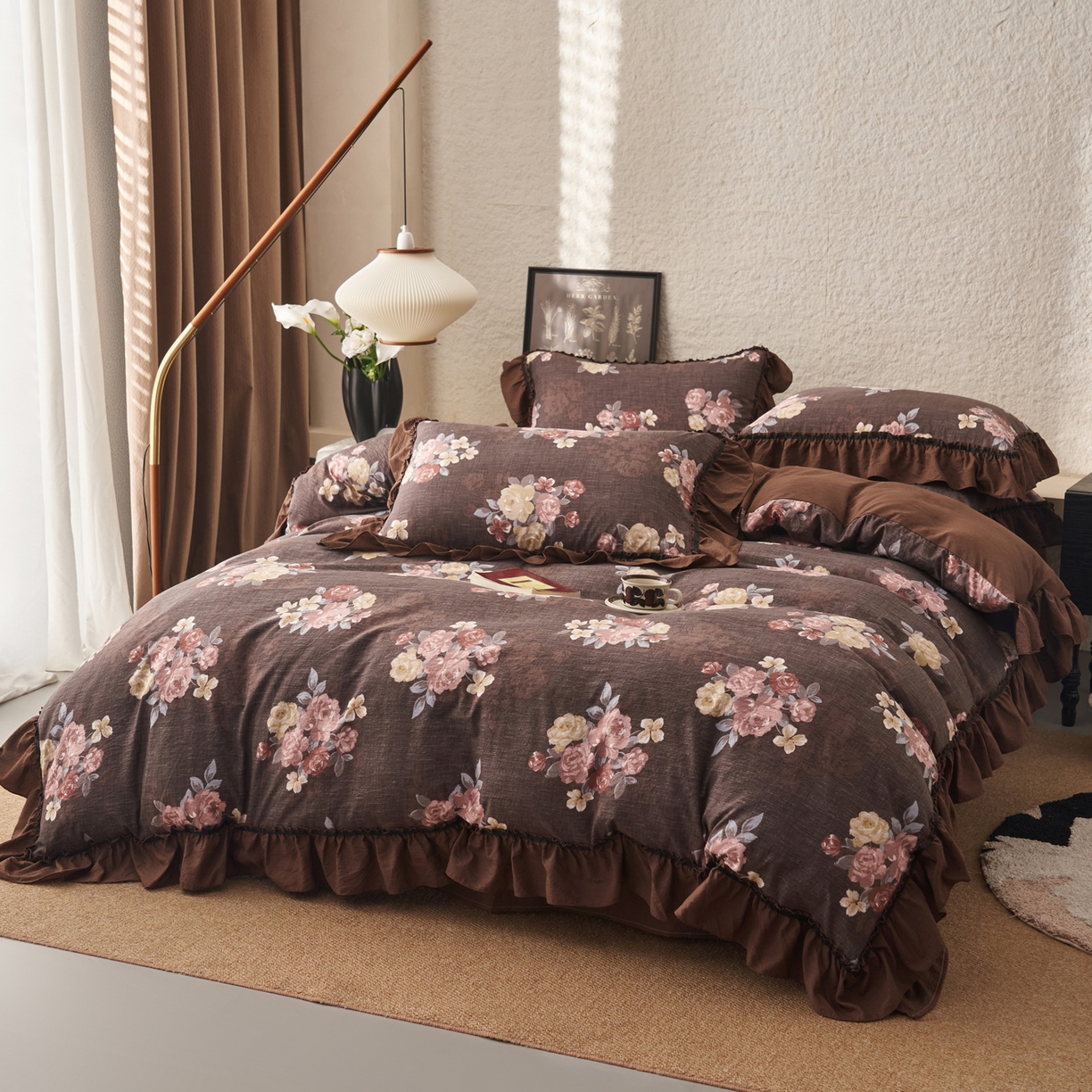 91家纺网 家纺一手货源 找家纺 晨曦家纺 2026春夏新款复古博主风A类亚麻皱皱纱花边四件套 焦糖玫瑰园