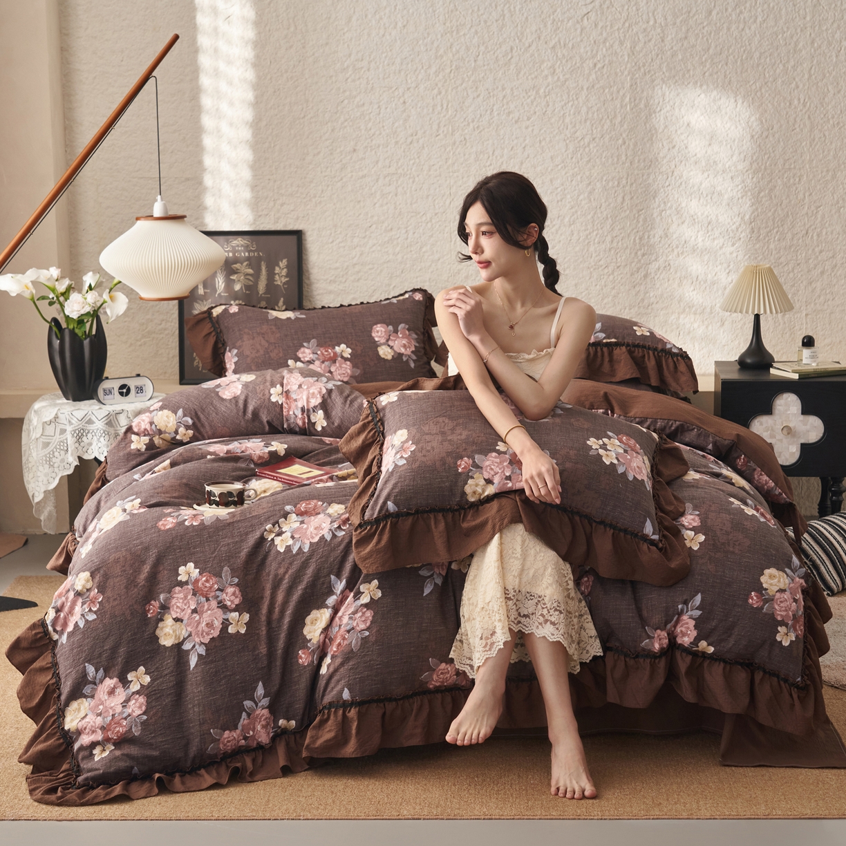 91家纺网 家纺一手货源 找家纺 晨曦家纺 2026春夏新款复古博主风A类亚麻皱皱纱花边四件套 焦糖玫瑰园