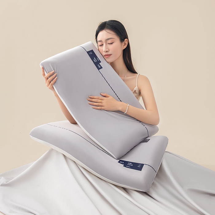 91家纺网 家纺一手货源 找家纺 （总）七夜居 2026新款灰白双拼慢回弹深睡太空记忆枕芯面包枕 枕头枕芯