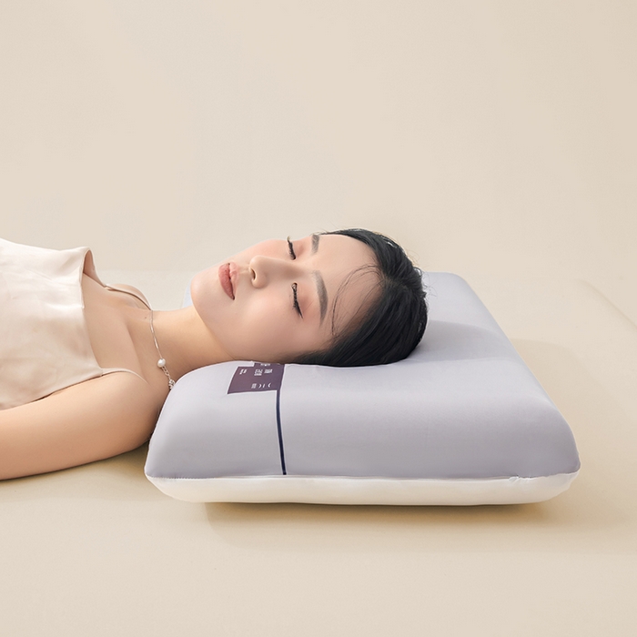 91家纺网 家纺一手货源 找家纺 （总）七夜居 2026新款灰白双拼慢回弹深睡太空记忆枕芯面包枕 枕头枕芯