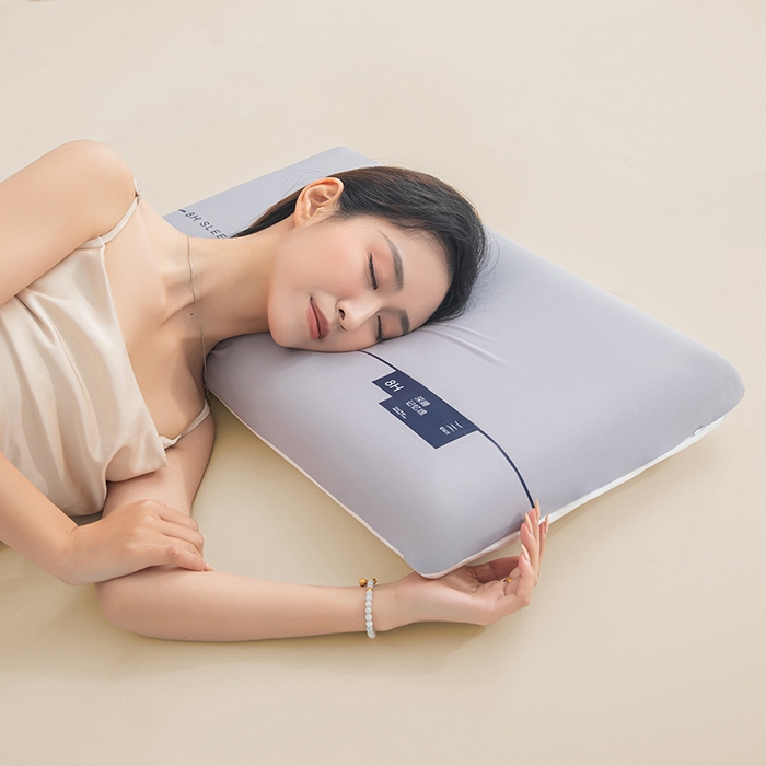 91家纺网 家纺一手货源 找家纺 （总）七夜居 2026新款灰白双拼慢回弹深睡太空记忆枕芯面包枕 枕头枕芯