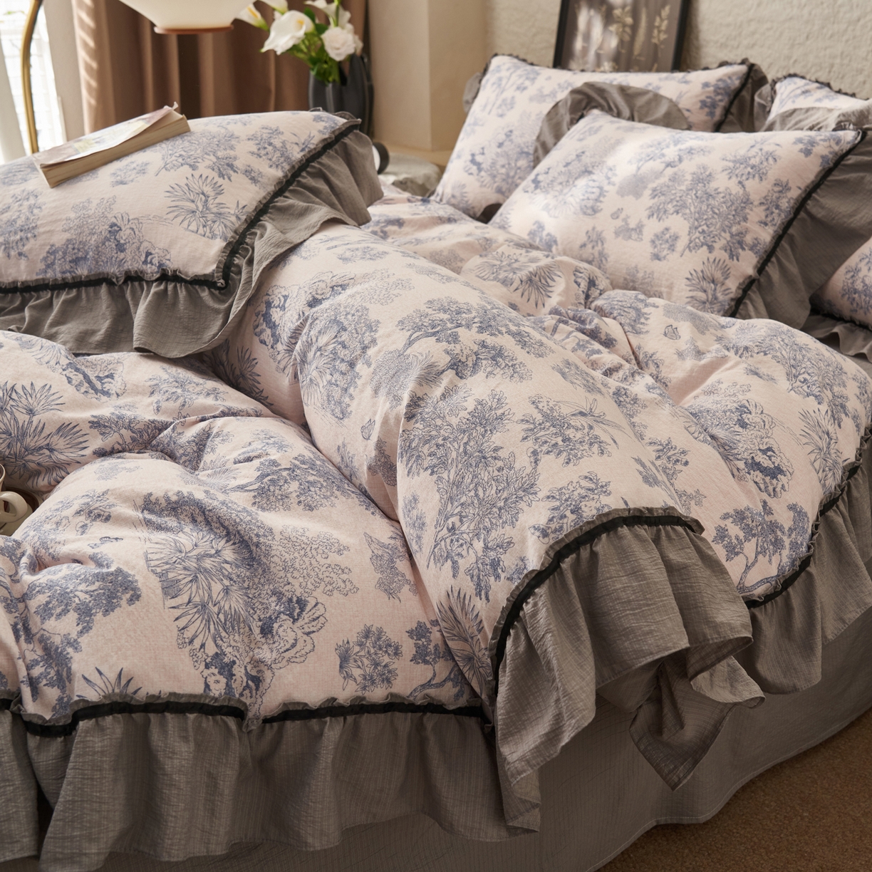 91家纺网 家纺一手货源 找家纺 晨曦家纺 2026春夏新款复古博主风A类亚麻皱皱纱花边四件套 青岚