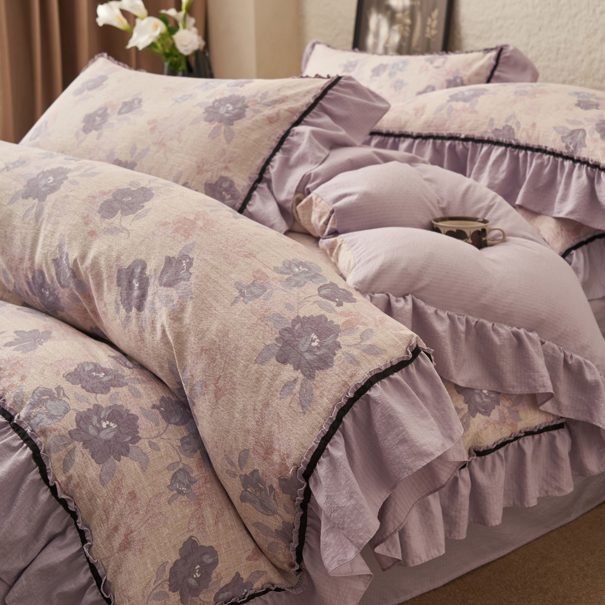 91家纺网 家纺一手货源 找家纺 晨曦家纺 2026春夏新款复古博主风A类亚麻皱皱纱花边四件套 秋野紫玫