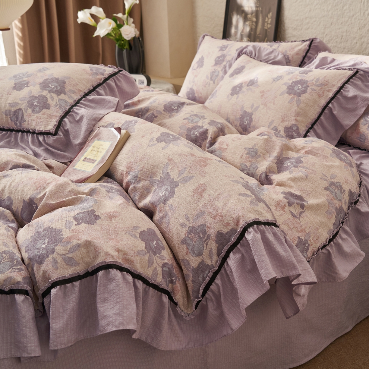 91家纺网 家纺一手货源 找家纺 晨曦家纺 2026春夏新款复古博主风A类亚麻皱皱纱花边四件套 秋野紫玫