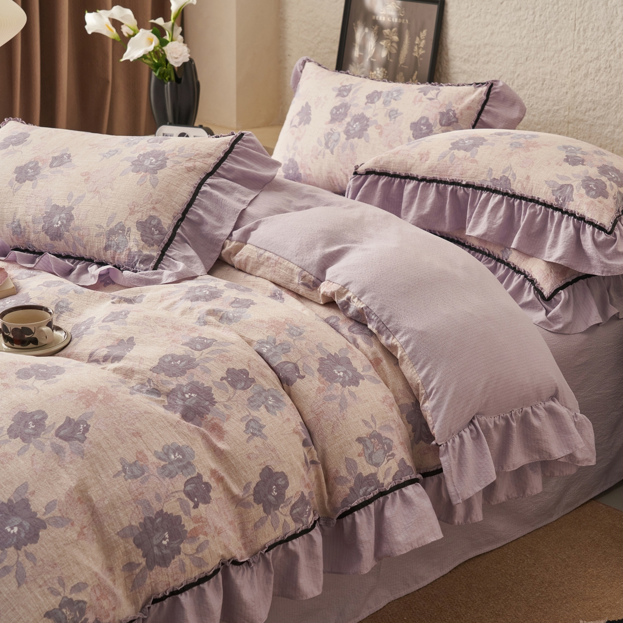 91家纺网 家纺一手货源 找家纺 晨曦家纺 2026春夏新款复古博主风A类亚麻皱皱纱花边四件套 秋野紫玫