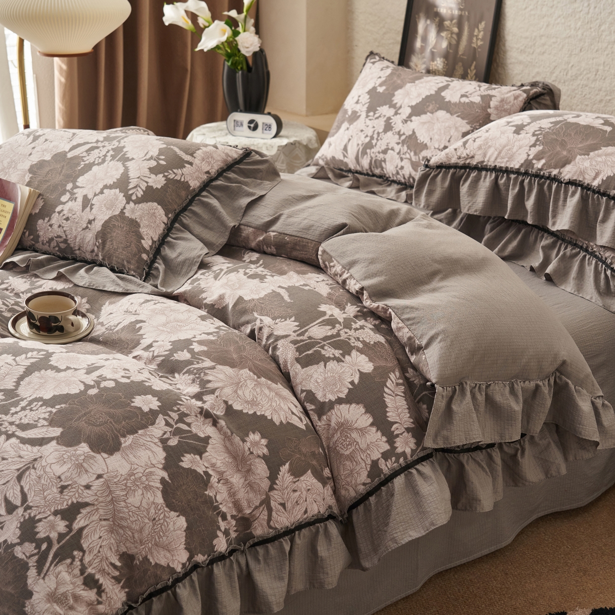 91家纺网 家纺一手货源 找家纺 晨曦家纺 2026春夏新款复古博主风A类亚麻皱皱纱花边四件套 水墨牡丹