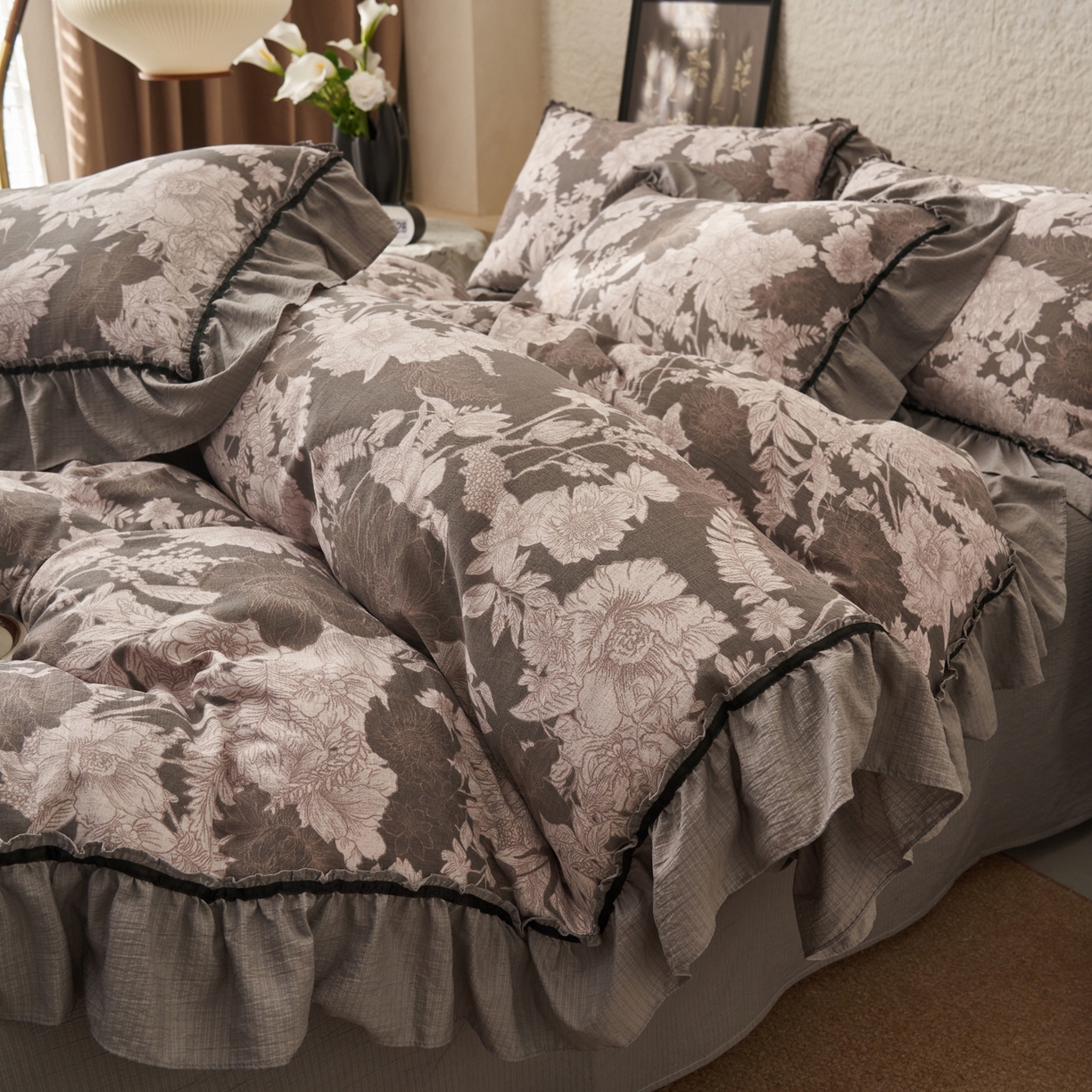 91家纺网 家纺一手货源 找家纺 晨曦家纺 2026春夏新款复古博主风A类亚麻皱皱纱花边四件套 水墨牡丹