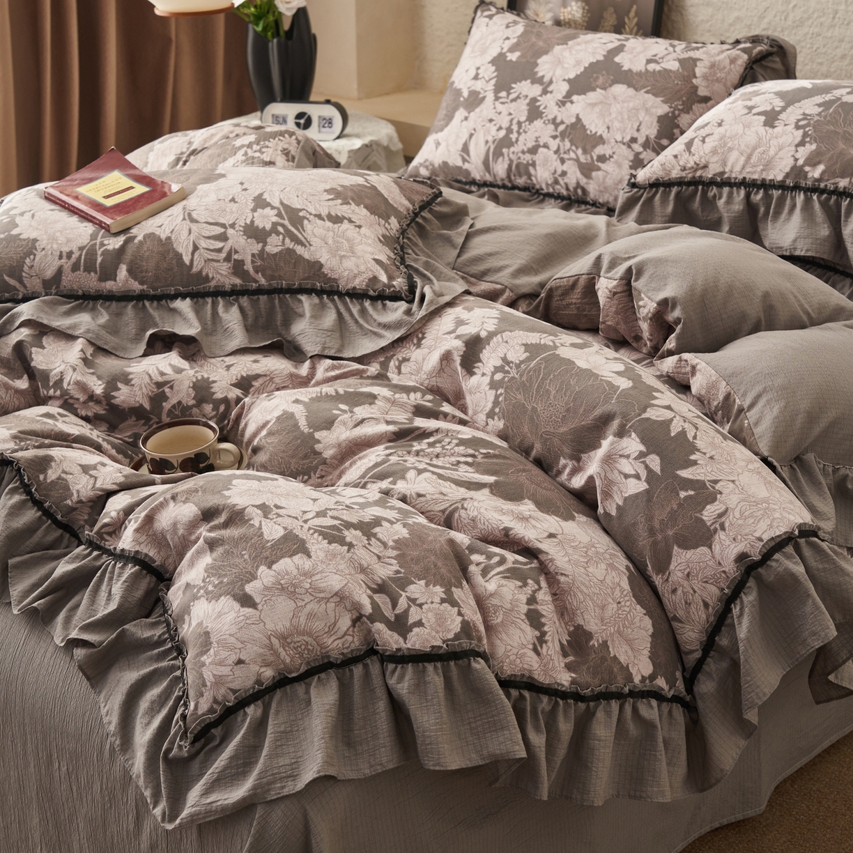 91家纺网 家纺一手货源 找家纺 晨曦家纺 2026春夏新款复古博主风A类亚麻皱皱纱花边四件套 水墨牡丹