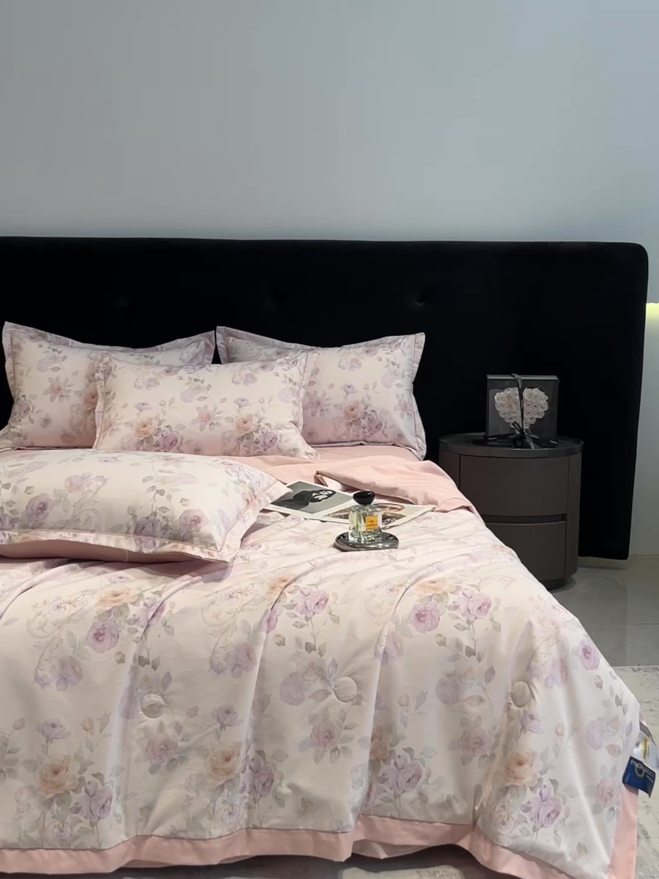 91家纺网 家纺一手货源 找家纺 （总）金梦拉家纺 2026新款凉感天丝竹节纱大宽边一字绣夏被空调被夏凉被四件套