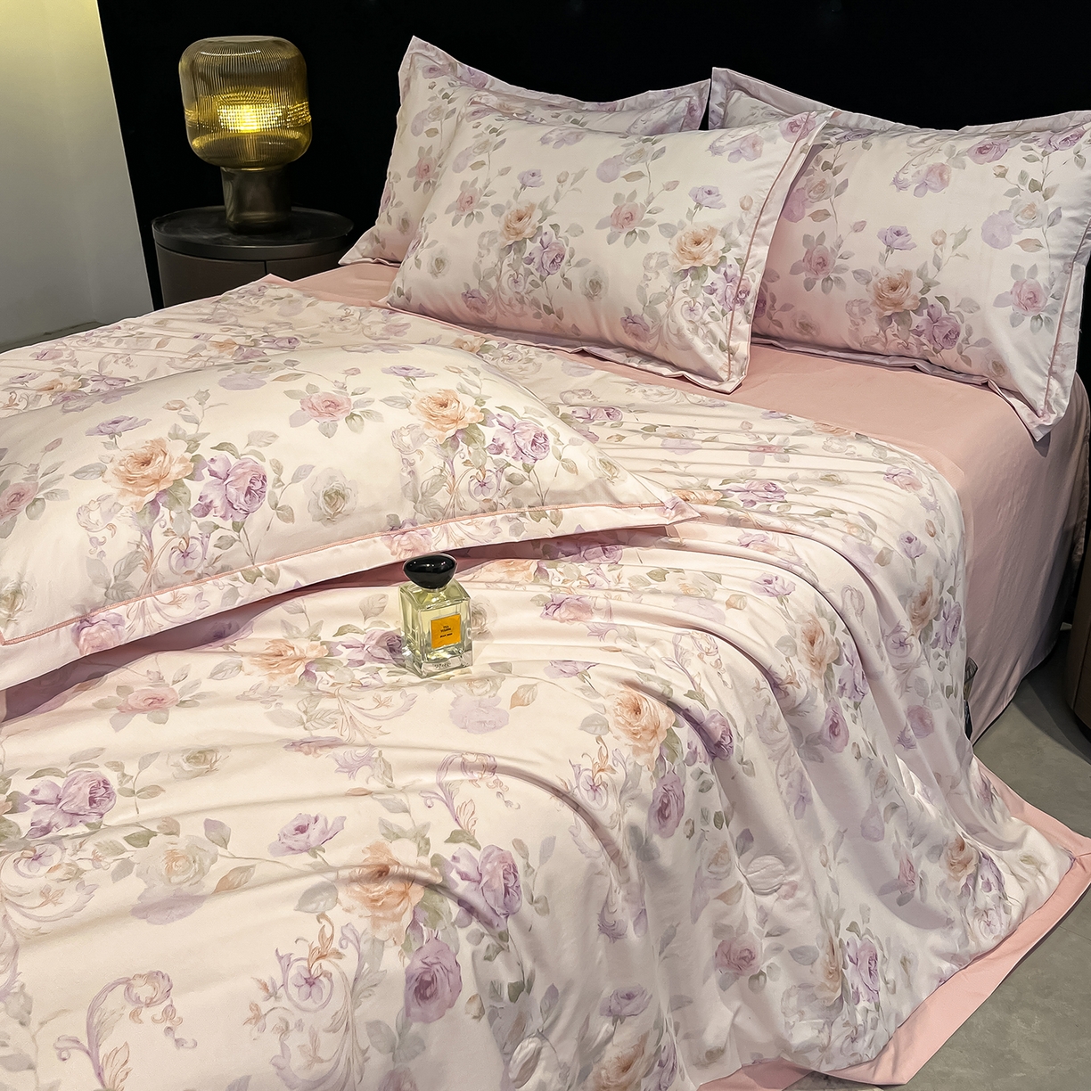 91家纺网 家纺一手货源 找家纺 （总）金梦拉家纺 2026新款凉感天丝竹节纱大宽边一字绣夏被空调被夏凉被四件套