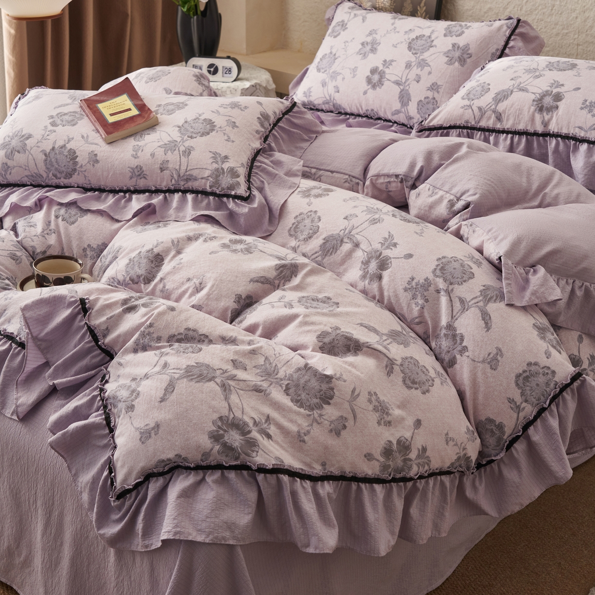 91家纺网 家纺一手货源 找家纺 晨曦家纺 2026春夏新款复古博主风A类亚麻皱皱纱花边四件套 烟紫花语