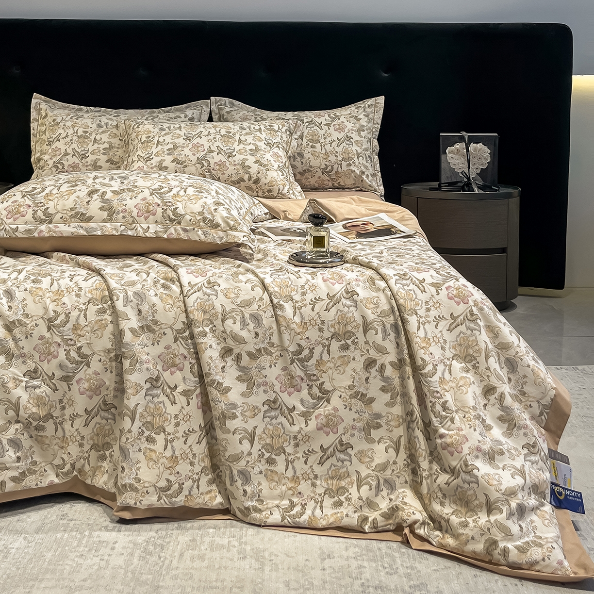 91家纺网 家纺一手货源 找家纺 金梦拉家纺 2026新款凉感天丝竹节纱大宽边一字绣夏被空调被夏凉被四件套 初妍