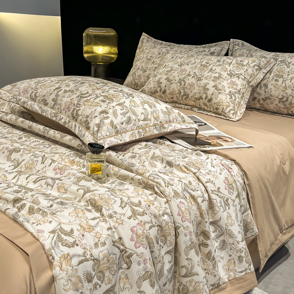 91家纺网 家纺一手货源 找家纺 金梦拉家纺 2026新款凉感天丝竹节纱大宽边一字绣夏被空调被夏凉被四件套 初妍