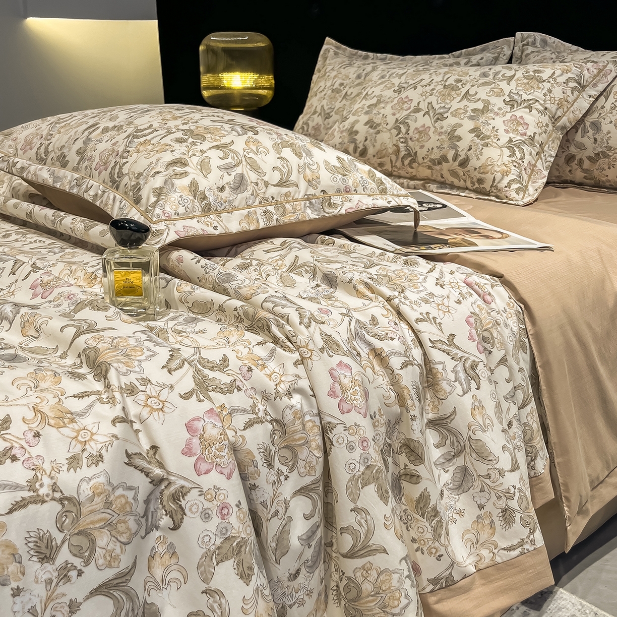 91家纺网 家纺一手货源 找家纺 金梦拉家纺 2026新款凉感天丝竹节纱大宽边一字绣夏被空调被夏凉被四件套 初妍