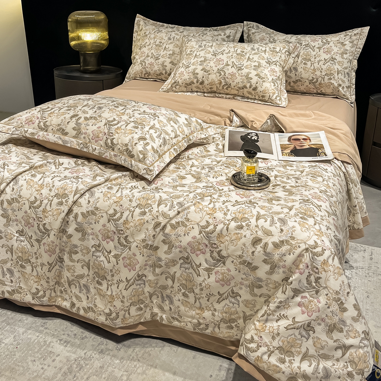 91家纺网 家纺一手货源 找家纺 金梦拉家纺 2026新款凉感天丝竹节纱大宽边一字绣夏被空调被夏凉被四件套 初妍