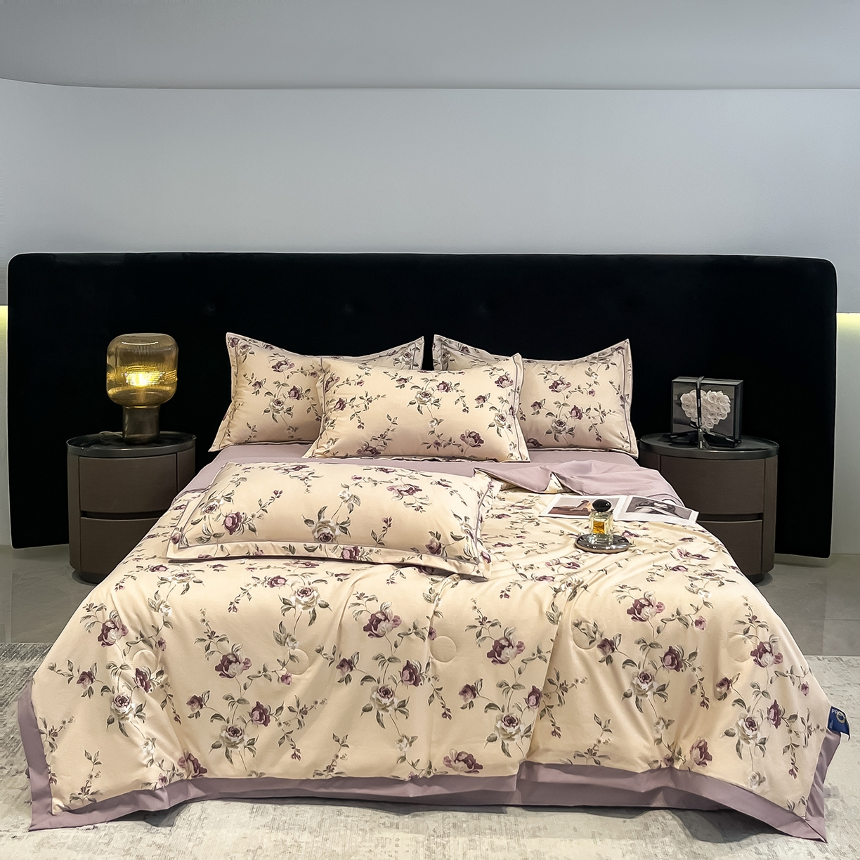 91家纺网 家纺一手货源 找家纺 金梦拉家纺 2026新款凉感天丝竹节纱大宽边一字绣夏被空调被夏凉被四件套 繁希紫