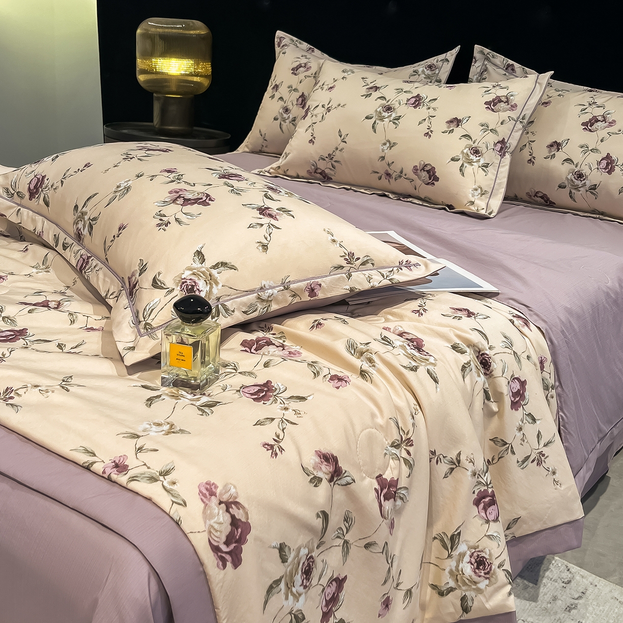 91家纺网 家纺一手货源 找家纺 金梦拉家纺 2026新款凉感天丝竹节纱大宽边一字绣夏被空调被夏凉被四件套 繁希紫