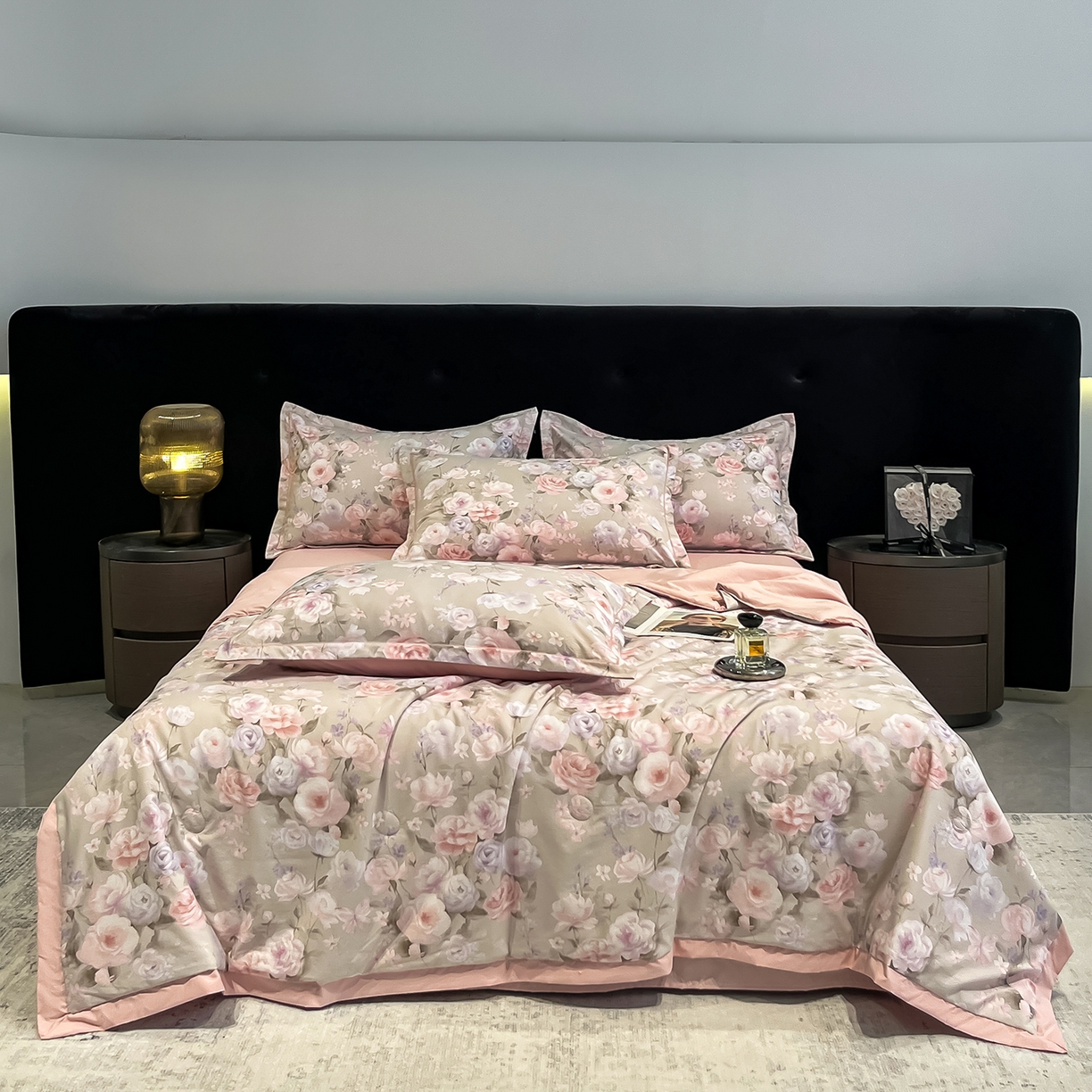 91家纺网 家纺一手货源 找家纺 金梦拉家纺 2026新款凉感天丝竹节纱大宽边一字绣夏被空调被夏凉被四件套 风语花絮