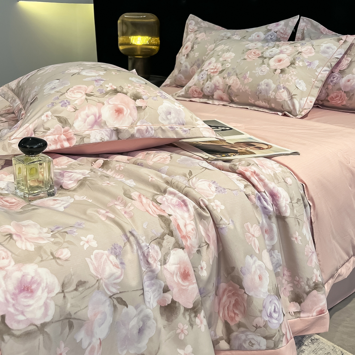 91家纺网 家纺一手货源 找家纺 金梦拉家纺 2026新款凉感天丝竹节纱大宽边一字绣夏被空调被夏凉被四件套 风语花絮