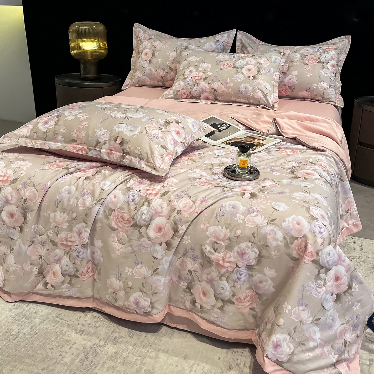 91家纺网 家纺一手货源 找家纺 金梦拉家纺 2026新款凉感天丝竹节纱大宽边一字绣夏被空调被夏凉被四件套 风语花絮